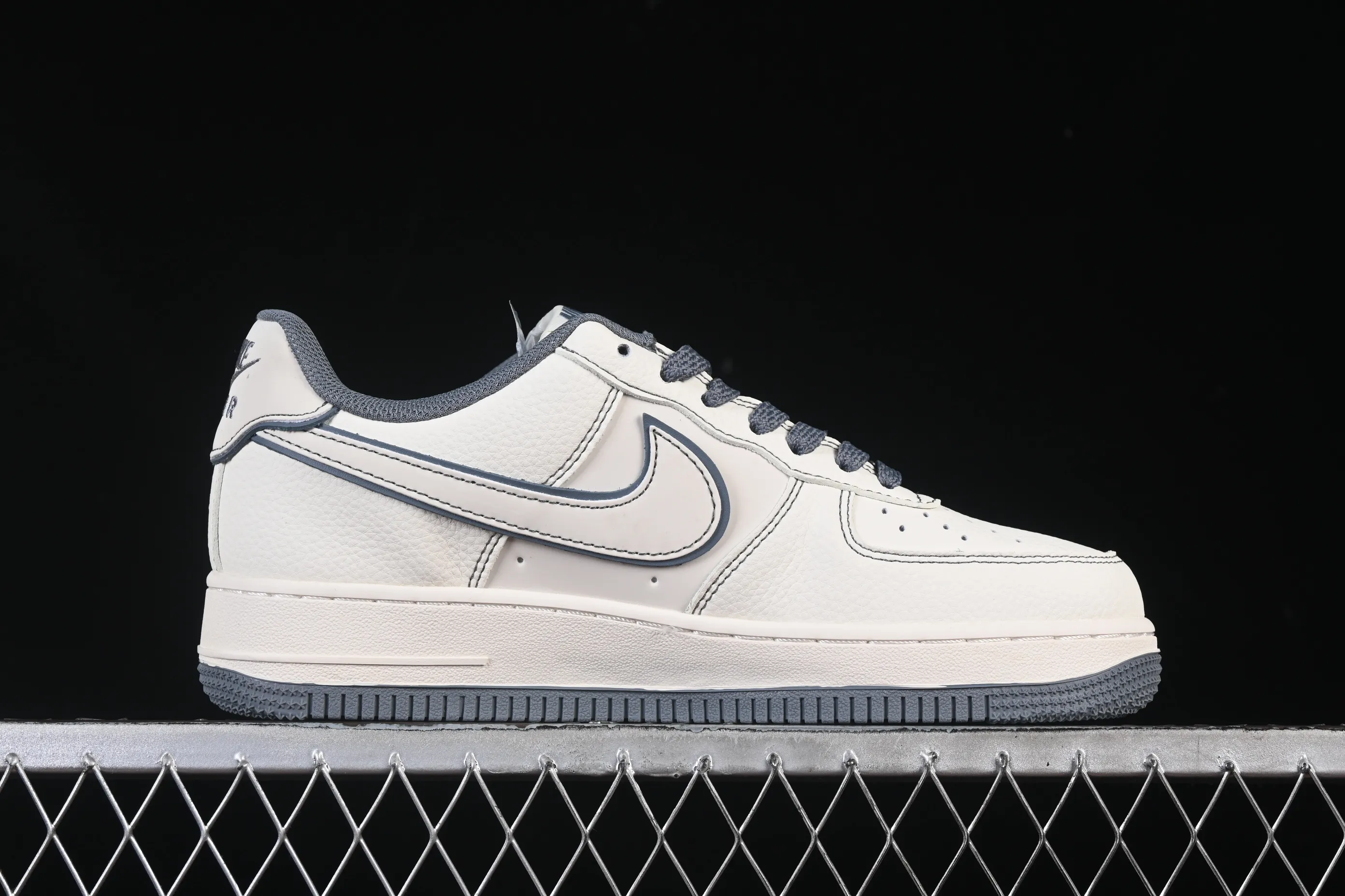All Categories Nk Air Force 1 Air Force Series Nk Air Force 1 Low Air Force Low Nike Air Force 1'07 Low Rice Dark Gray Bugs Bunny Air Force One Low Casual Shoes JP8028-014